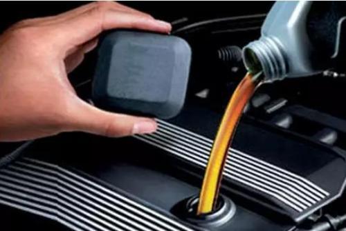 汽车最少多少台机油(汽车机油需求，多少台汽车最少需要多少机油？