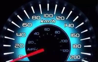 汽车多少速度刹不住(汽车速度与刹车失控的风险分析) 汽车多少速度刹不住(汽车速度与刹车失控的风险分析)