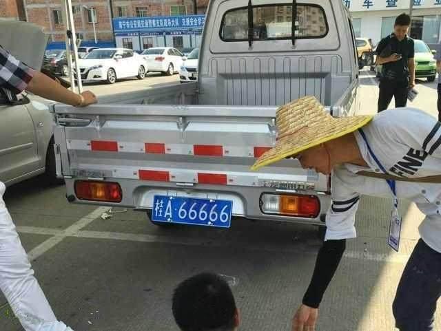 挂小汽车牌多少(挂小汽车牌多少，探究车牌数量背后的因素)