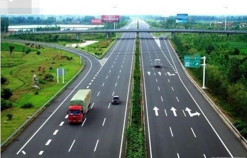 高速汽车跑多少合适(高速汽车跑多少合适—探讨高速公路上合理的行车速度)