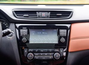 汽车中控多少v(汽车中控电压解析，多少伏才是关键？