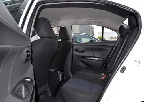 汽车后座玻璃距离多少(汽车后座玻璃距离多少，探究汽车设计与舒适性的关系)