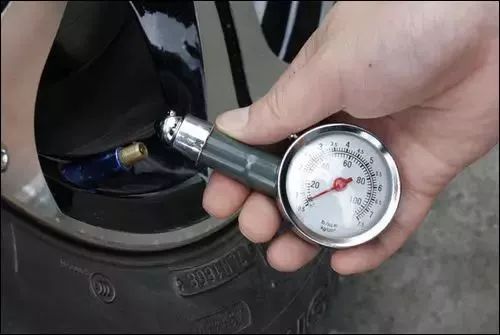 汽车气压2.6 是多少(汽车气压2.6解读，压力单位与实际应用的重要性)