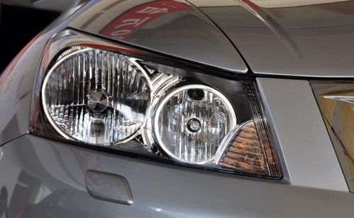 卤素汽车大灯亮度多少(卤素汽车大灯亮度多少，探究卤素大灯的亮度特性及影响因素)