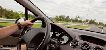 汽车最少油耗多少公里(汽车最少油耗多少公里—探究汽车燃油效率与行驶里程的极限)