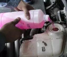 汽车加水量是多少(汽车加水量是多少—深入了解汽车加水与冷却液的重要性)