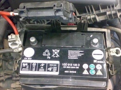 小汽车电瓶寿命多少(小汽车电瓶寿命多少，影响因素、维护与延长寿命的方法)