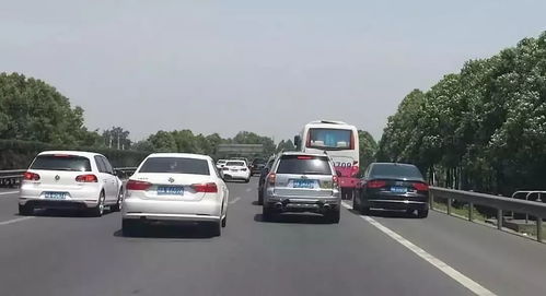 汽车油耗多少可以堵车(汽车油耗与堵车现象，探究其关联与影响)