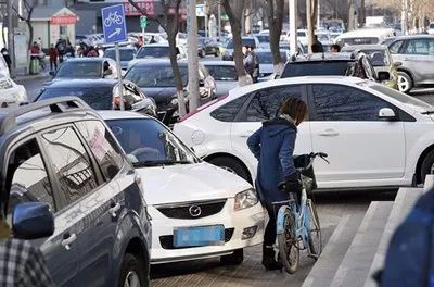 汽车乱占道罚款多少(汽车乱占道罚款多少，解析与探讨)