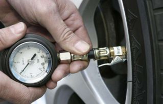 汽车胎充多少气(汽车胎充多少气，了解气压对车辆安全的重要性)