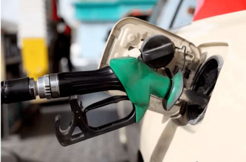 汽车油瓶多少克合适(汽车油瓶多少克合适，探讨汽车燃油箱容量的合适范围)