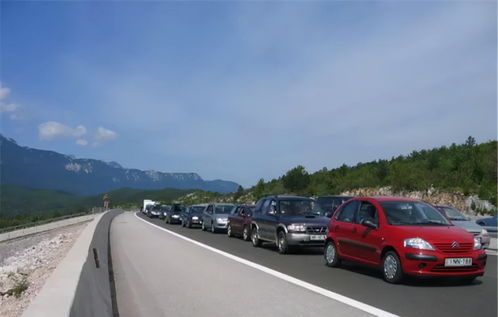 汽车离墙多少公里(汽车离墙多少公里，安全停车距离与行车安全探讨)