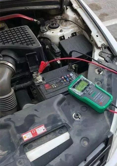 汽车电瓶看多少安(汽车电瓶，多少安是关键？一篇文章解读汽车电瓶的电流参数)