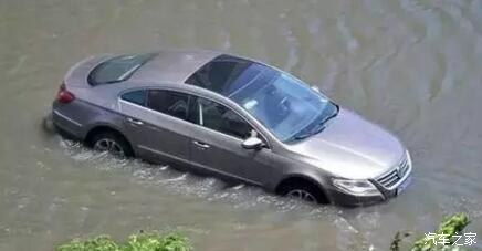 汽车被水淹报多少(汽车被水淹损失评估与保险索赔指南)