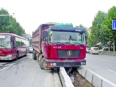 汽车超载多少算严重(汽车超载多少算严重，深度解析与应对建议)