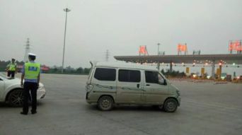 小汽车超员多少违章(小汽车超员多少违章，法律边缘的行车安全警示)