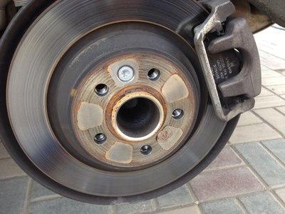 汽车刹车力是多少(汽车刹车力深度解析)