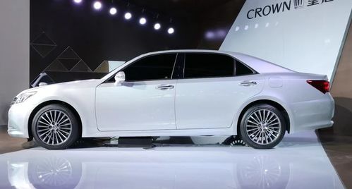 汽车皇冠长度多少米(汽车皇冠长度解析，尺寸规格与车型特点)