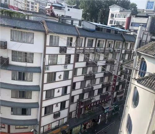 汽车坡道距离住宅多少(汽车坡道距离住宅多少，安全、法规与居住环境的平衡)