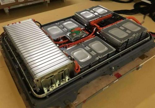 汽车电瓶是多少伏特(汽车电瓶的电压，多少伏特？了解与解析)