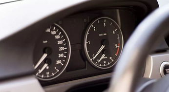 汽车每月油耗多少正常(汽车每月油耗多少正常，理性分析与建议)