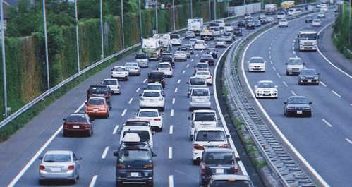 汽车高速时速多少正常(汽车高速时速多少正常，探讨高速公路上的安全行驶速度)