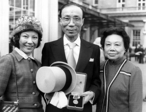 邵逸夫有多少辆汽车(邵逸夫的汽车收藏，一位传奇人物的奢华与低调)