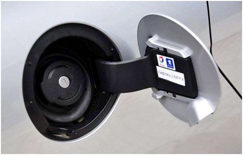 汽车出厂油箱多少升(汽车出厂油箱容量解析，多少升才是标准？