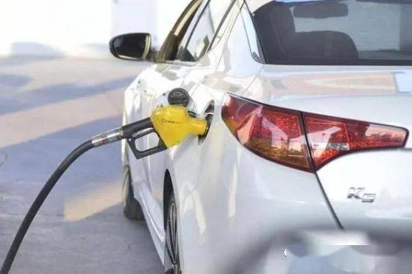 汽车重量大约多少(汽车重量的概述，了解一辆汽车的重量及其影响因素)