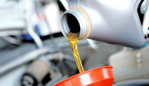 汽车机油黏度多少合适(汽车机油黏度多少合适—机油黏度的选择与车辆性能的关系)