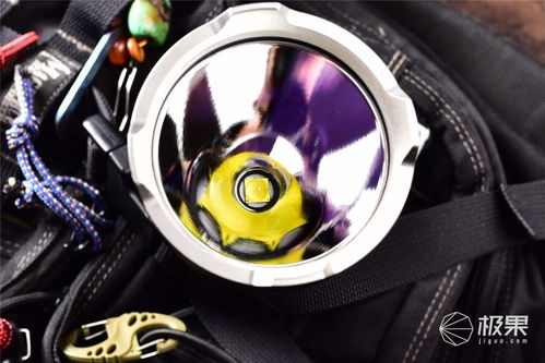 汽车大灯亮度多少够用(汽车大灯亮度多少够用，探讨汽车照明系统的合理亮度标准)