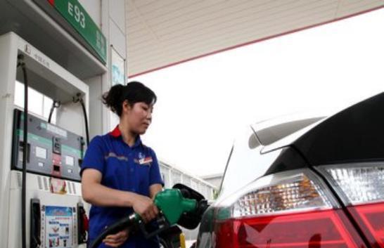 汽车出厂油加了多少