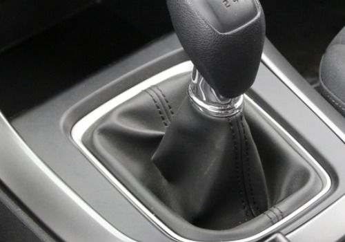 正常汽车空档多少转