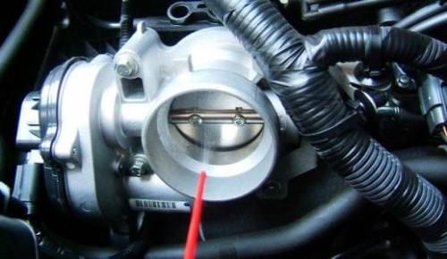 汽车油门调整角度多少