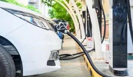 启动汽车充电多少转