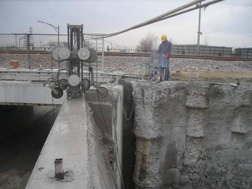 汽车砼坡道造价多少