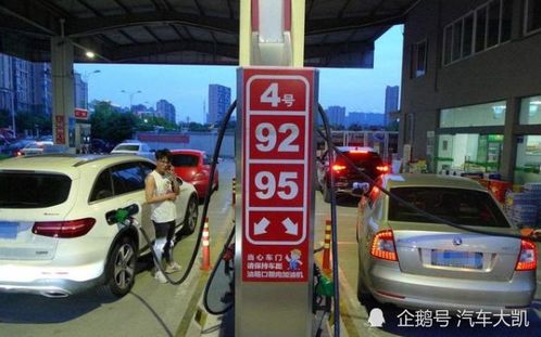汽车多少公里加燃油 汽车多少公里加燃油