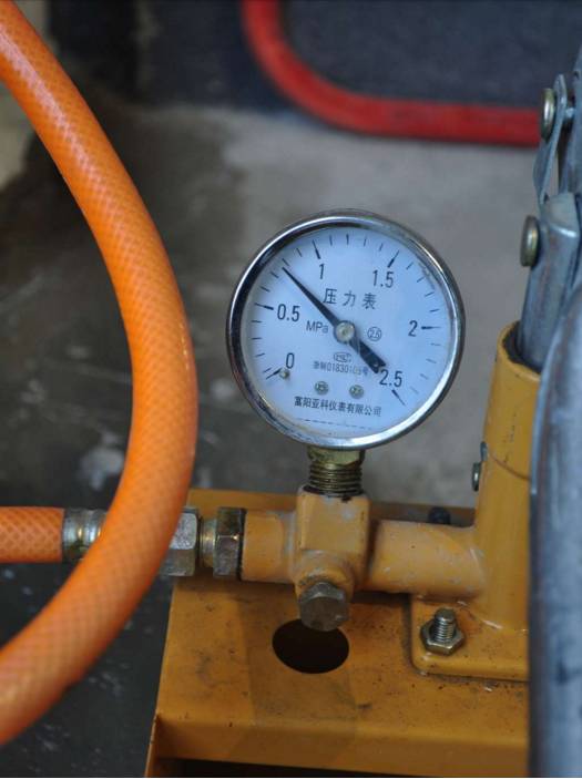 汽车水管打压打多少