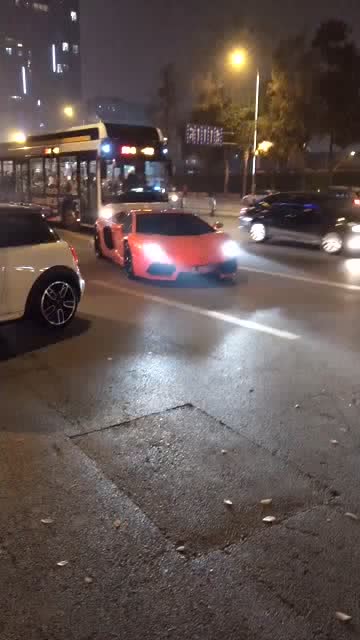 汽车拐弯速度多少合适