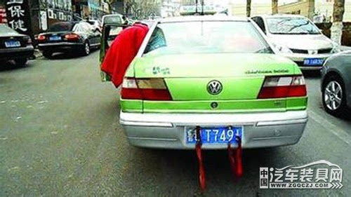 汽车上绑多少红布