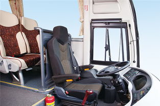 51座汽车多少吨