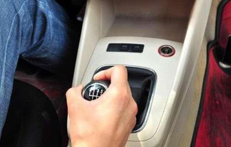 汽车油门到底多少转