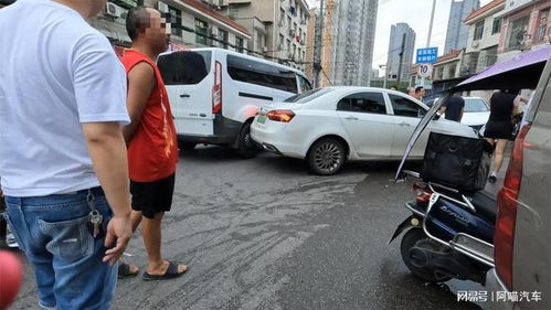 汽车出现事故贬值多少