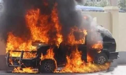 汽车爆炸时温度多少