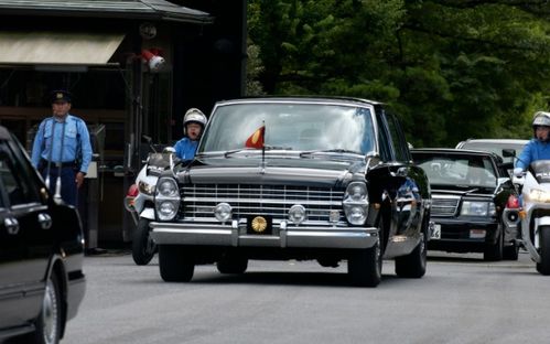 戴姆勒汽车排量多少吨重