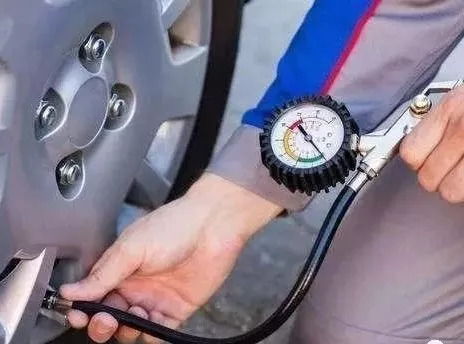 家用汽车充多少气压