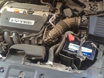 汽车电瓶开多少没电 汽车电瓶开多少没电