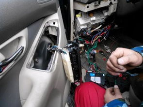 汽车中控锁输出多少v