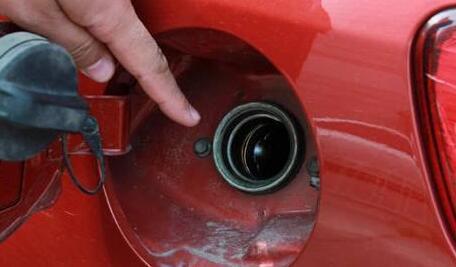 汽车油箱正常压力多少