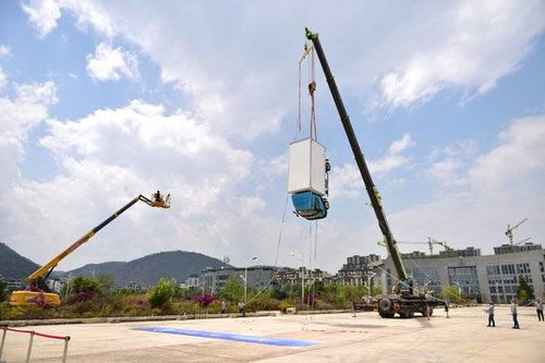 汽车高空坠落赔偿多少 汽车高空坠落赔偿多少